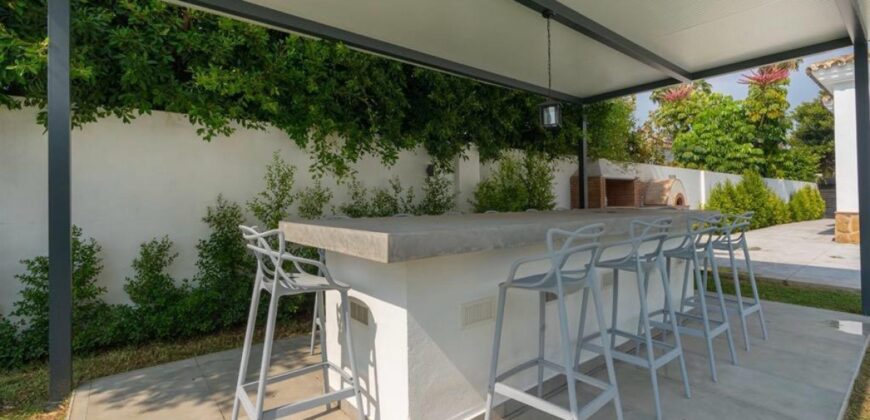 Tranquil and Luxurious 6 bedroom Villa in the heart of Marbella’s prestigious Nueva Andalucia.