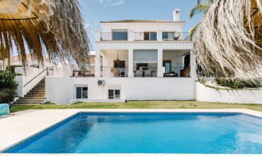 An elegant Andalusian style villa in La Resina Golf – New Golden Mile, Estepona