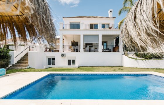 An elegant Andalusian style villa in La Resina Golf – New Golden Mile, Estepona