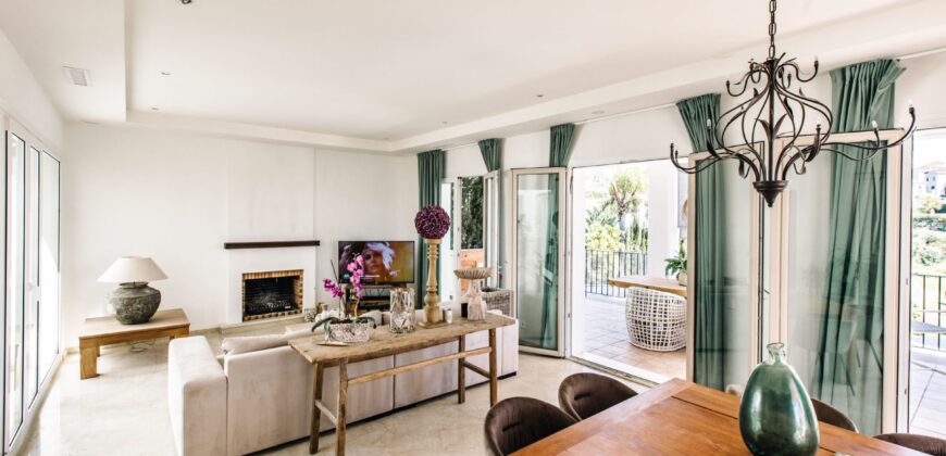 An elegant Andalusian style villa in La Resina Golf – New Golden Mile, Estepona