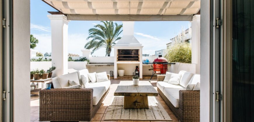 An elegant Andalusian style villa in La Resina Golf – New Golden Mile, Estepona