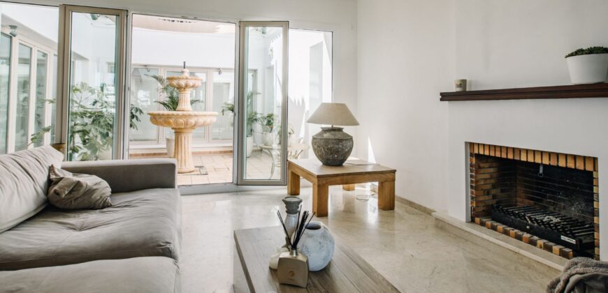 An elegant Andalusian style villa in La Resina Golf – New Golden Mile, Estepona