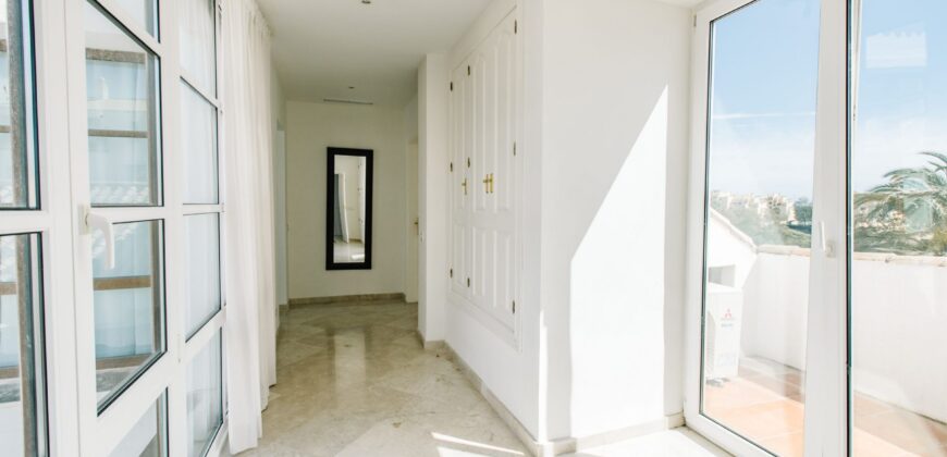 An elegant Andalusian style villa in La Resina Golf – New Golden Mile, Estepona