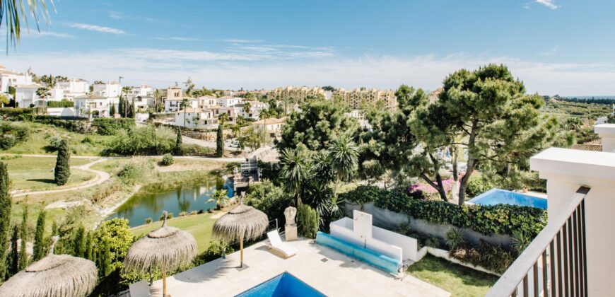 An elegant Andalusian style villa in La Resina Golf – New Golden Mile, Estepona