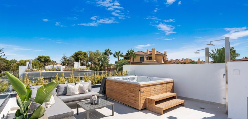 Stunning Modern Townhouse in the Prestigious Banus Bay