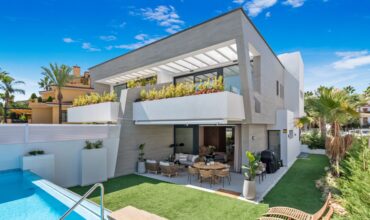 Stunning Modern Townhouse in the Prestigious Banus Bay