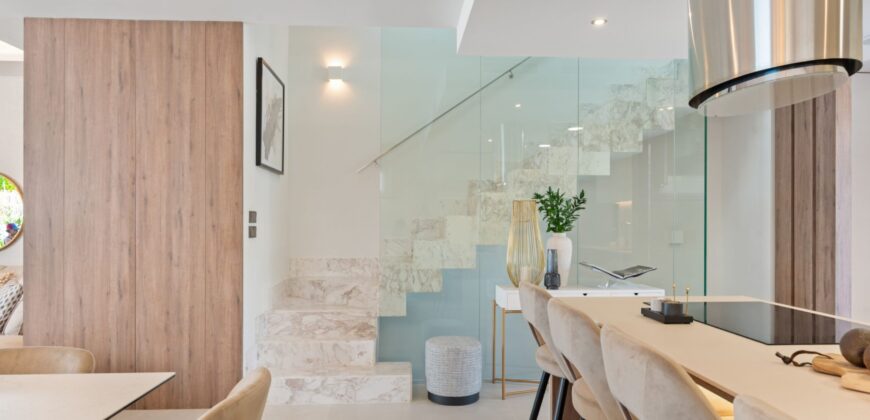 Stunning Modern Townhouse in the Prestigious Banus Bay