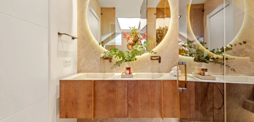 Remarkable Duplex-Penthouse In Río Real
