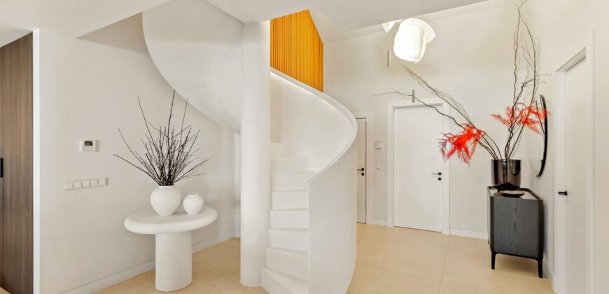 Remarkable Duplex-Penthouse In Río Real