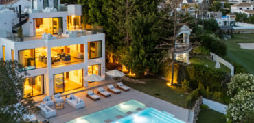 Exquisite Villa with Panoramic Views of the Los Naranjos Golf Course