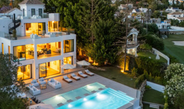 Exquisite Villa with Panoramic Views of the Los Naranjos Golf Course