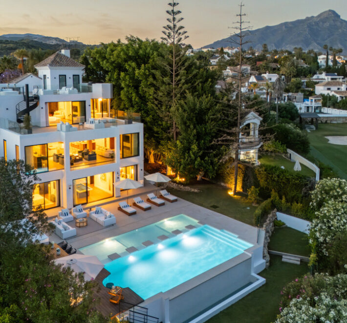 Exquisite Villa with Panoramic Views of the Los Naranjos Golf Course