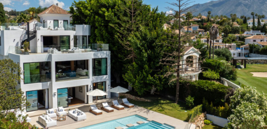 Exquisite Villa with Panoramic Views of the Los Naranjos Golf Course