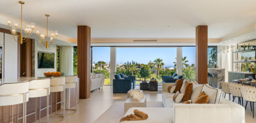 Exquisite Villa with Panoramic Views of the Los Naranjos Golf Course