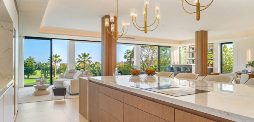 Exquisite Villa with Panoramic Views of the Los Naranjos Golf Course