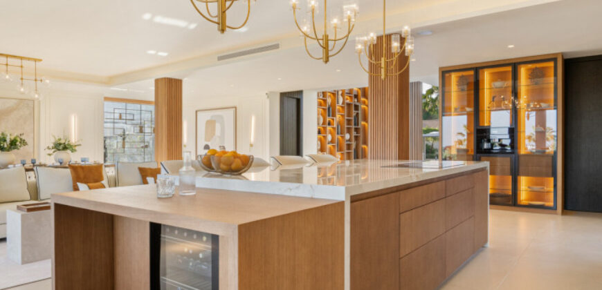 Exquisite Villa with Panoramic Views of the Los Naranjos Golf Course
