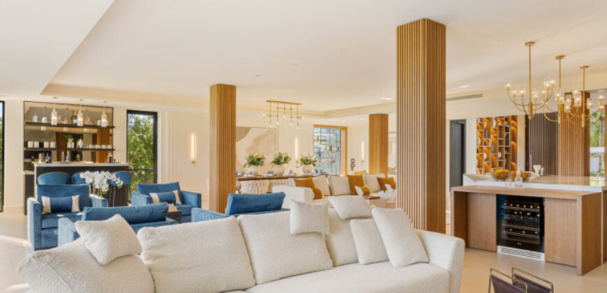 Exquisite Villa with Panoramic Views of the Los Naranjos Golf Course
