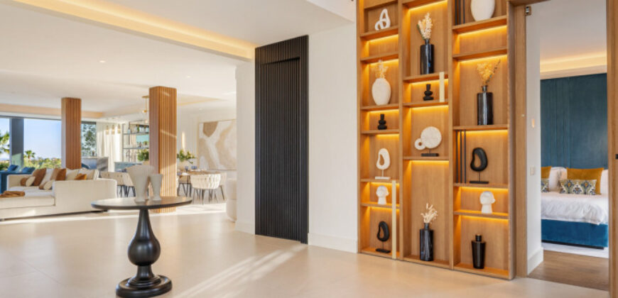 Exquisite Villa with Panoramic Views of the Los Naranjos Golf Course