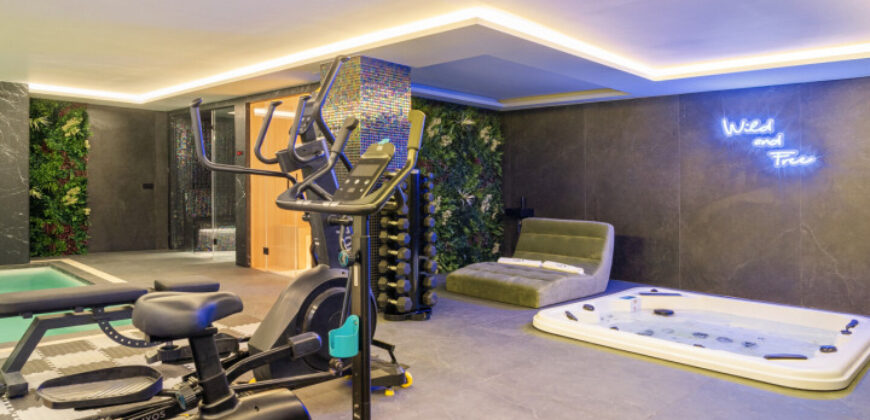 Exquisite Villa with Panoramic Views of the Los Naranjos Golf Course