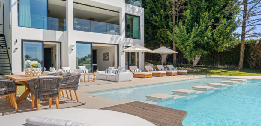 Exquisite Villa with Panoramic Views of the Los Naranjos Golf Course