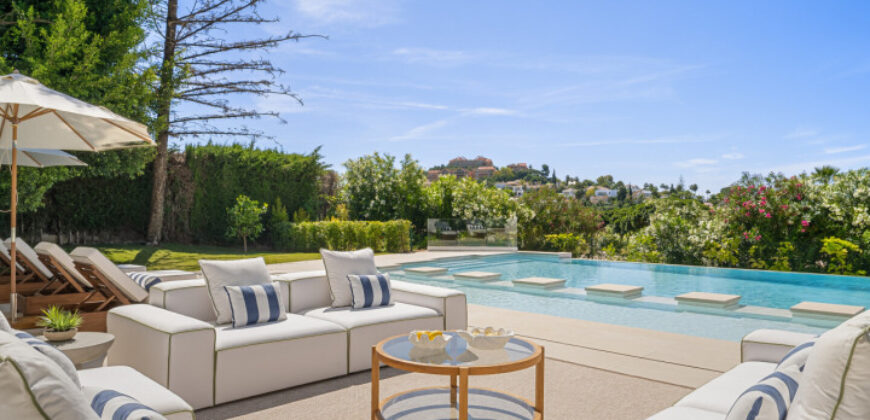 Exquisite Villa with Panoramic Views of the Los Naranjos Golf Course