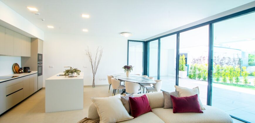 One-of-a-kind apartment in exclusive, 14 flat complex in Cabopino