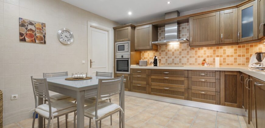Spacious 3-bedroom apartment in Nueva Andalucía