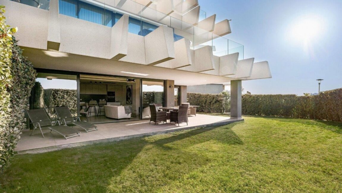 Modern Apartment in Exclusive Oasis 325 Development