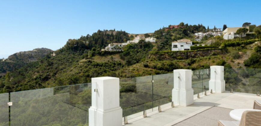 Stunning Mansion in the Prestigious Community of El Madroñal