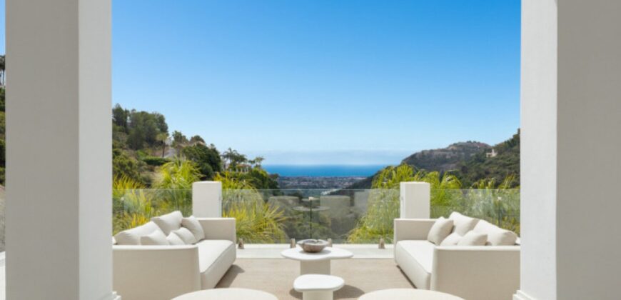 Stunning Mansion in the Prestigious Community of El Madroñal