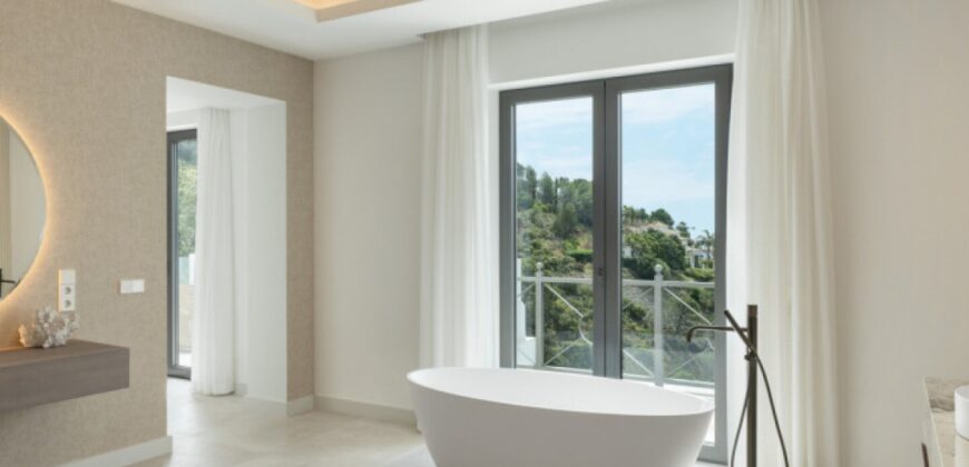Stunning Mansion in the Prestigious Community of El Madroñal