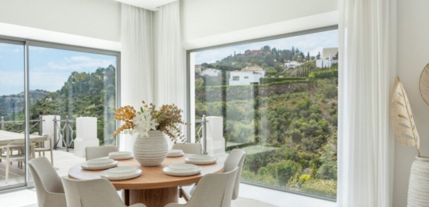 Stunning Mansion in the Prestigious Community of El Madroñal
