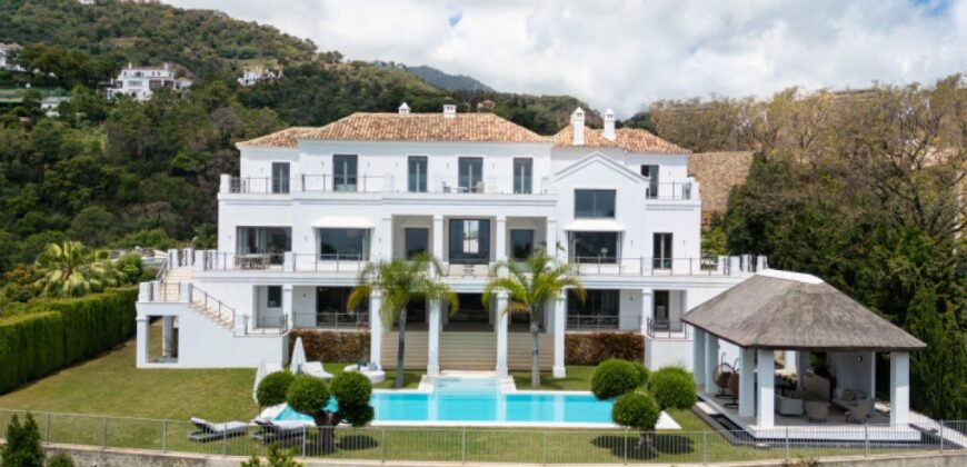 Stunning Mansion in the Prestigious Community of El Madroñal