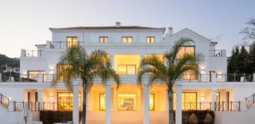 Stunning Mansion in the Prestigious Community of El Madroñal