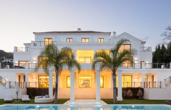 Stunning Mansion in the Prestigious Community of El Madroñal
