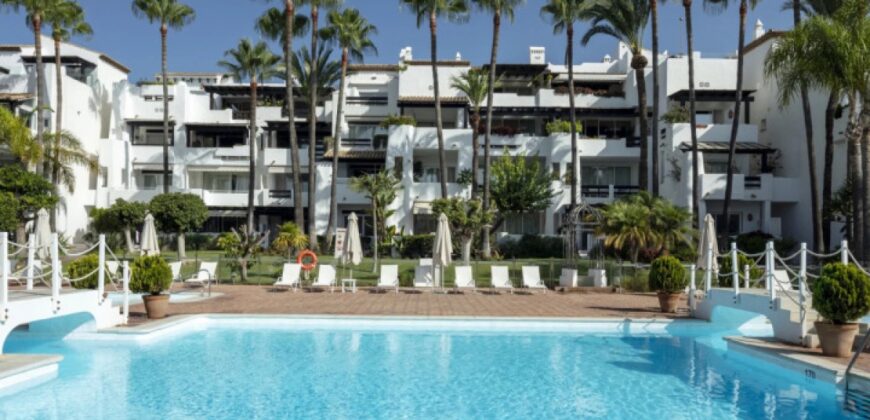 Exceptional contemporary apartment in the Puente Romano Resort on the golden mile