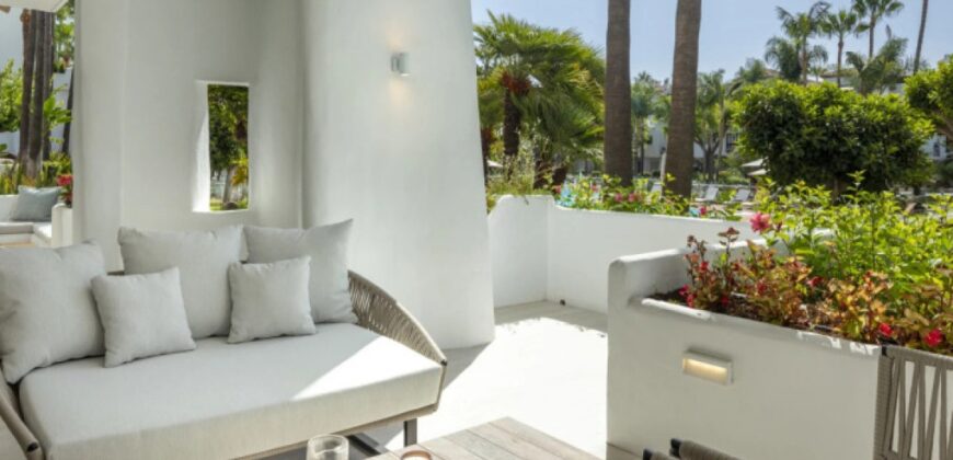 Exceptional contemporary apartment in the Puente Romano Resort on the golden mile