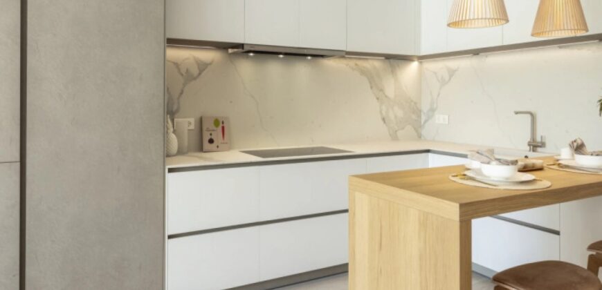 Exceptional contemporary apartment in the Puente Romano Resort on the golden mile