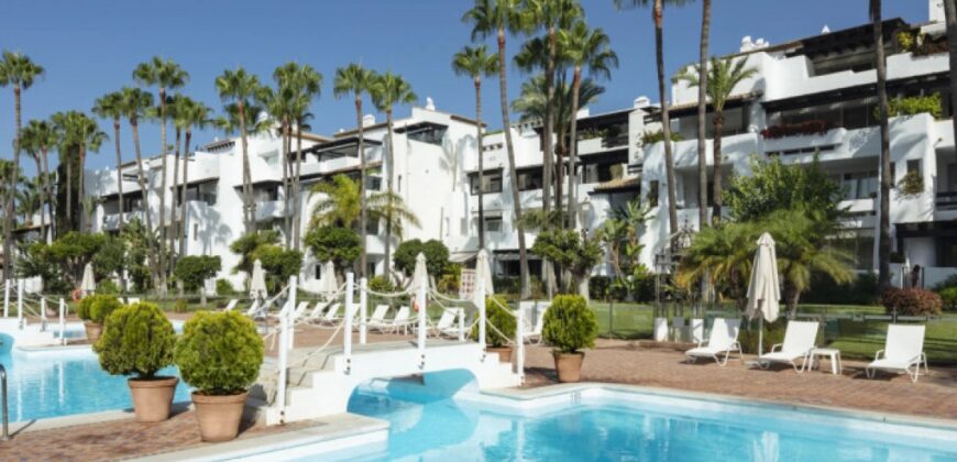 Exceptional contemporary apartment in the Puente Romano Resort on the golden mile