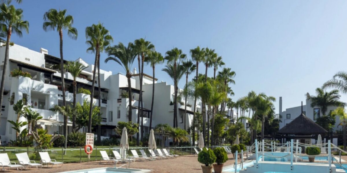 Exceptional contemporary apartment in the Puente Romano Resort on the golden mile