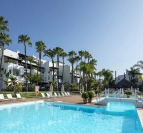 Exceptional contemporary apartment in the Puente Romano Resort on the golden mile