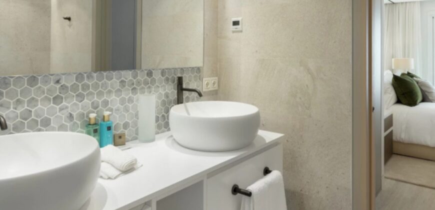 Exceptional contemporary apartment in the Puente Romano Resort on the golden mile