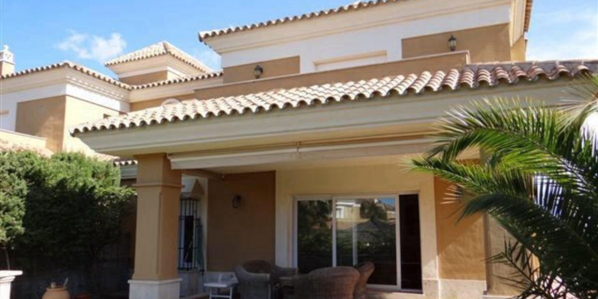 Charming Villa in Exclusive Urbanisation – A Perfect Coastal Retreat
