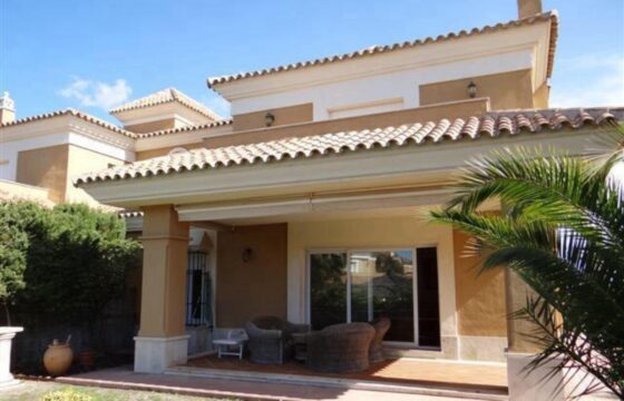 Charming Villa in Exclusive Urbanisation – A Perfect Coastal Retreat