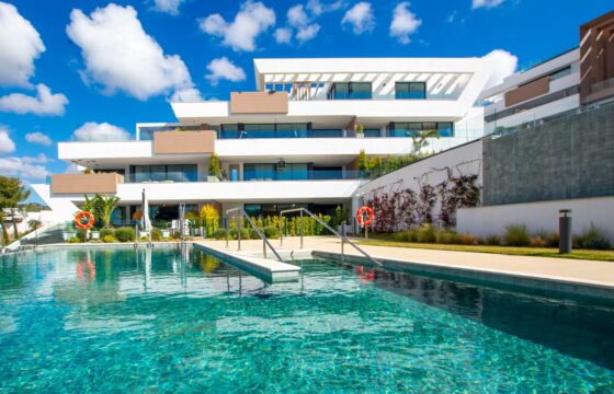 One-of-a-kind apartment in exclusive, 14 flat complex in Cabopino