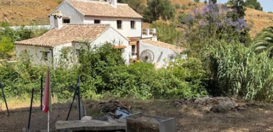 Charming Andalucian finca tucked away in the tranquil countryside of Casares