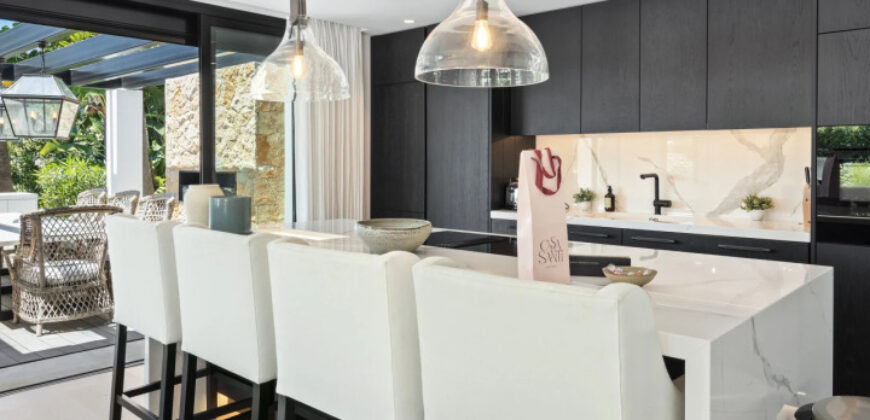 Stunning Villa combining a timeless outside with a lavish interior finish