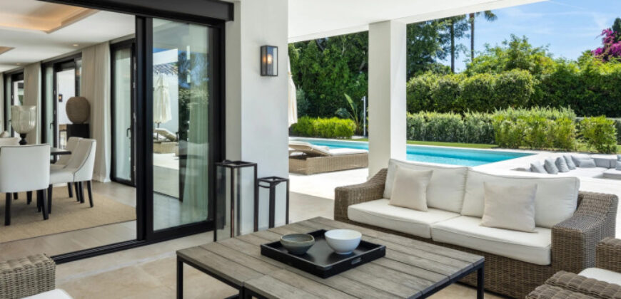 Stunning Villa combining a timeless outside with a lavish interior finish