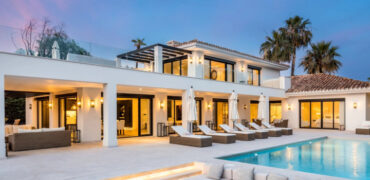 Stunning Villa combining a timeless outside with a lavish interior finish
