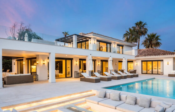 Stunning Villa combining a timeless outside with a lavish interior finish